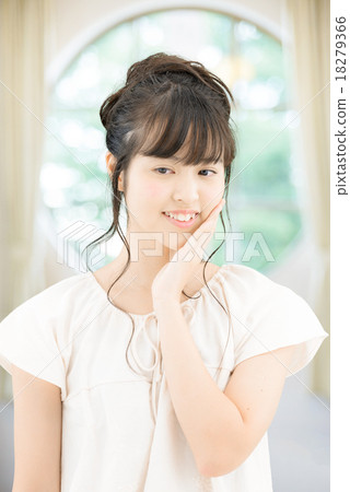 婦女的秀麗圖像在他們的十幾歲 18279366