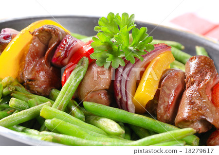Liver skewer with green beans 18279617