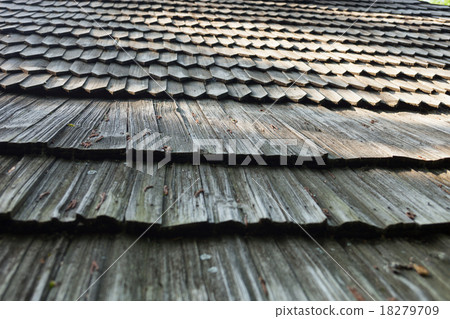 Old wooden shingle roof 18279709