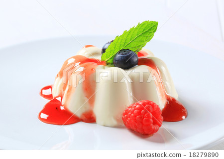 Panna cotta 18279890