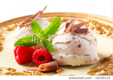 Stracciatella ice cream Stracciatella ice cream 18280126