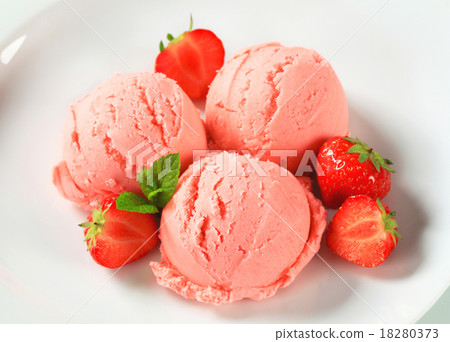 Strawberry ice cream Strawberry ice cream 18280373