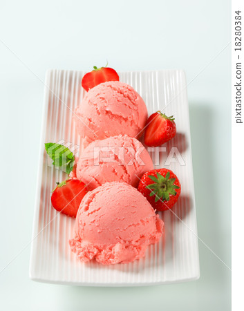 Strawberry ice cream Strawberry ice cream 18280384