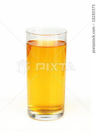 Glass of apple juice 18283373