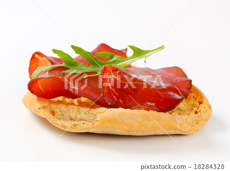 Friselle bread with smoked beef 18284328