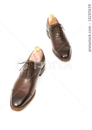 棕色皮鞋適合男士與鞋匠 棕色皮鞋適合男士與鞋匠 18285639