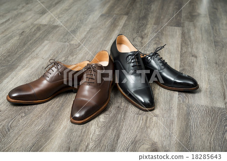 男士黑色和棕色皮鞋 男士黑色和棕色皮鞋 18285643