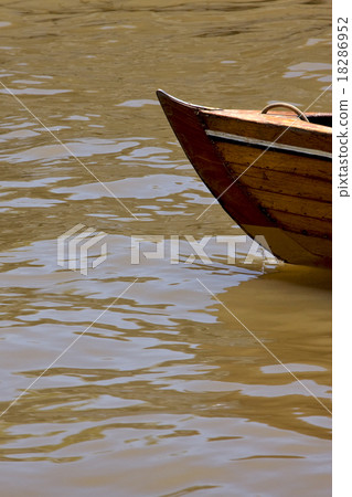prow boat 18286952