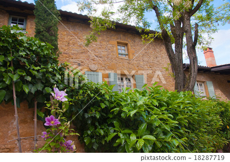 golden stone Beaujolais Village 18287719