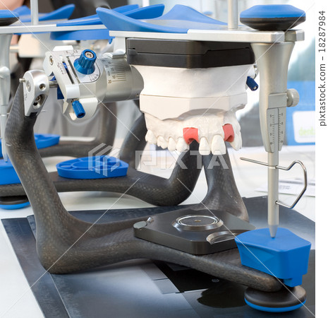 Dental Articulator 18287984