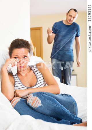 Husband trying to make up with wife 18293121