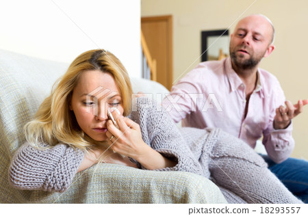 Man consoling woman 18293557