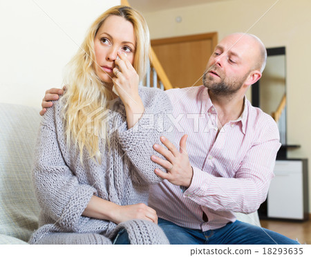 Man tries reconcile with woman 18293635