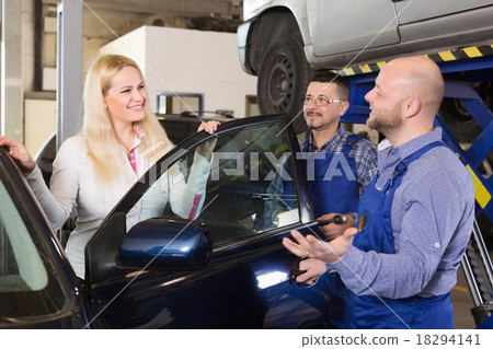 Service crew and satisfied drive Service crew and satisfied drive 18294141
