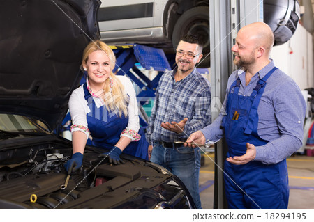 Woman mechanic repairing a car 18294195