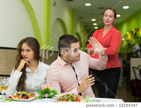 Dissatisfied visitors in restaurant 18294397