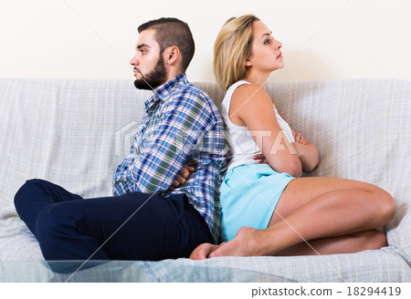 Bad quarrel between boyfriend and girlfriend 18294419
