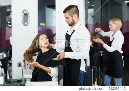 girl has a fight with barber 18294442