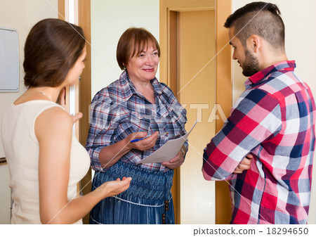 Woman polling among the population 18294650