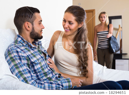 Discovering cheating partner 18294651