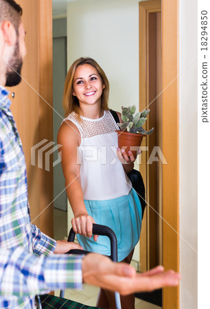 girl and her boyfriend with luggage moving together 18294850