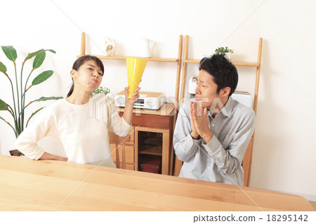 A young couple 18295142