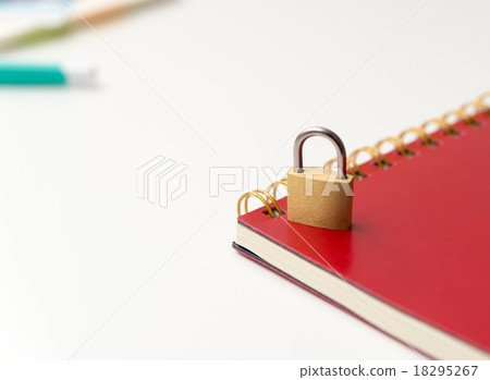 Key and notebook Key and notebook 18295267