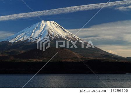 深秋湖的Seigo富士山 18296306
