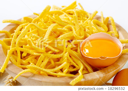 Thin spaetzle Thin spaetzle 18296532