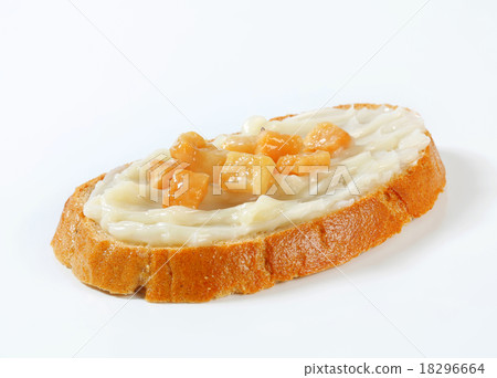 Bread with lard and greaves 18296664