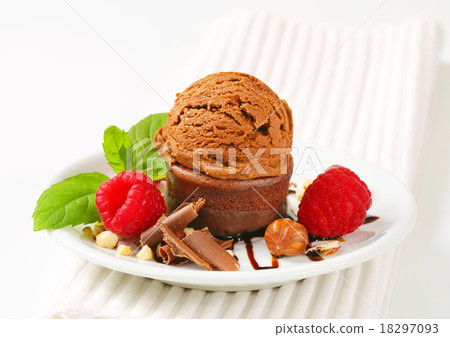 Mini chocolate hazelnut cake with ice cream 18297093