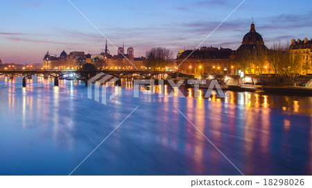 Old Town of Paris (France) in the sunrise 18298026