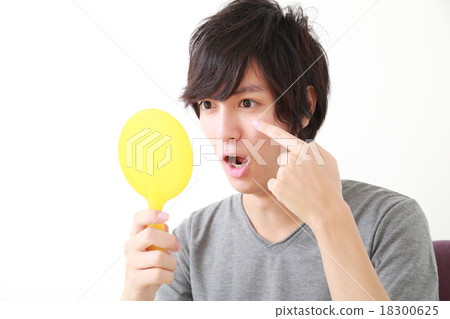 A young man with a mirror 18300625