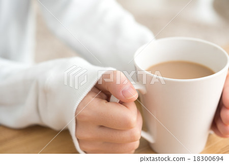 女孩和咖啡館au lait 18300694