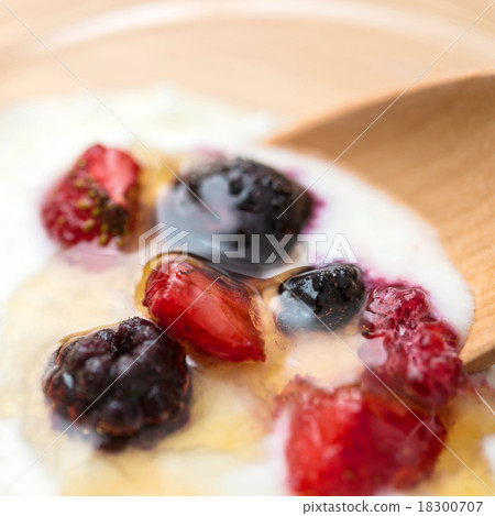 漿果酸奶 18300707