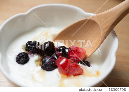 漿果酸奶 18300708