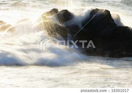 Wave of white thread Wave of white thread 18301017