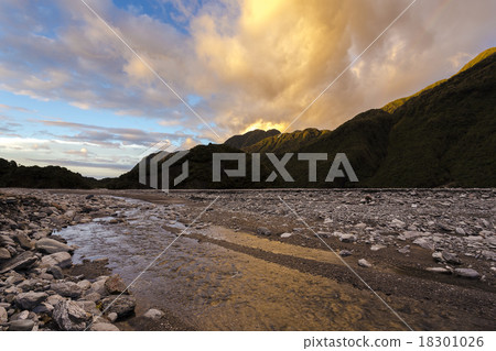 Sunset at franz josef glacier 18301026