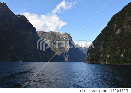 Milford Sound 18301735