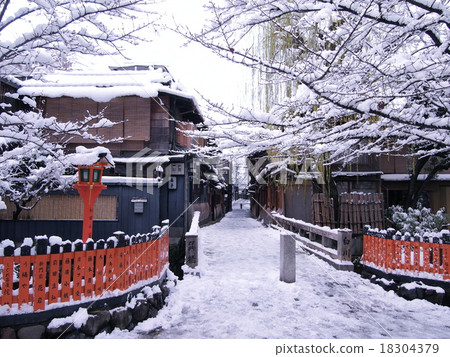 Tatsumi bridge of the snow 18304379