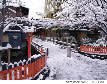 Tatsumi bridge of the snow 18304381