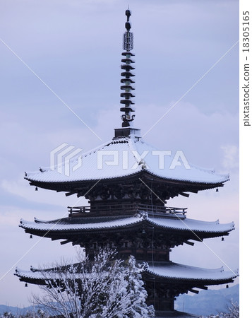 雪八坂塔 18305165