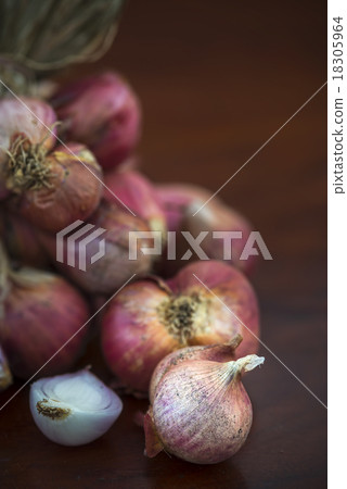 still life shallot onions on wood background still life shallot onions on wood background 18305964