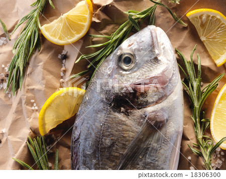 Raw dorado fish with rosemary and sea salt 18306300