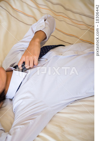 I'm exhausted I'm sick and tired I'm sick and I do not want to change jobs Male tired of black company dissatisfaction 18306442