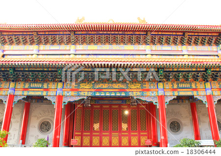 Traditional Chinese style temple 18306444