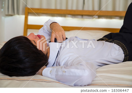 I'm exhausted I'm sick and tired I'm sick and I do not want to change jobs Male tired of black company dissatisfaction 18306447