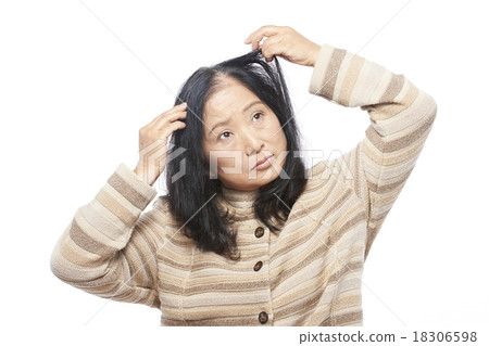 Senior beauty 18306598