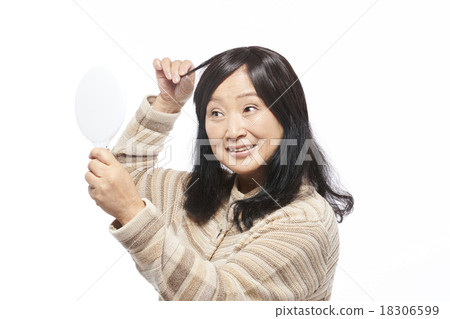 Senior beauty 18306599