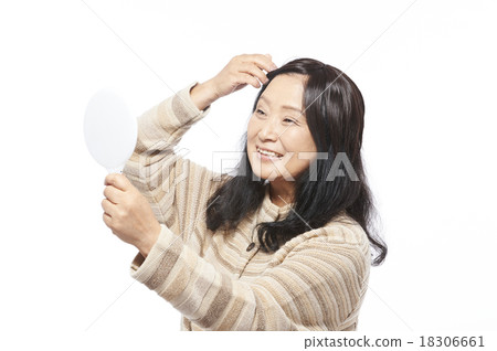 Senior beauty 18306661